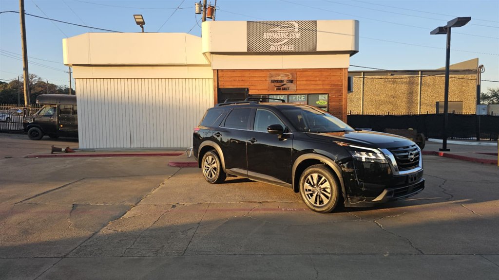 2022 Nissan Pathfinder SV's photo